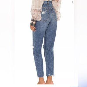 NWT We The Free Curvy Georgie Mom west end Blue Button Fly Distressed Jeans 33